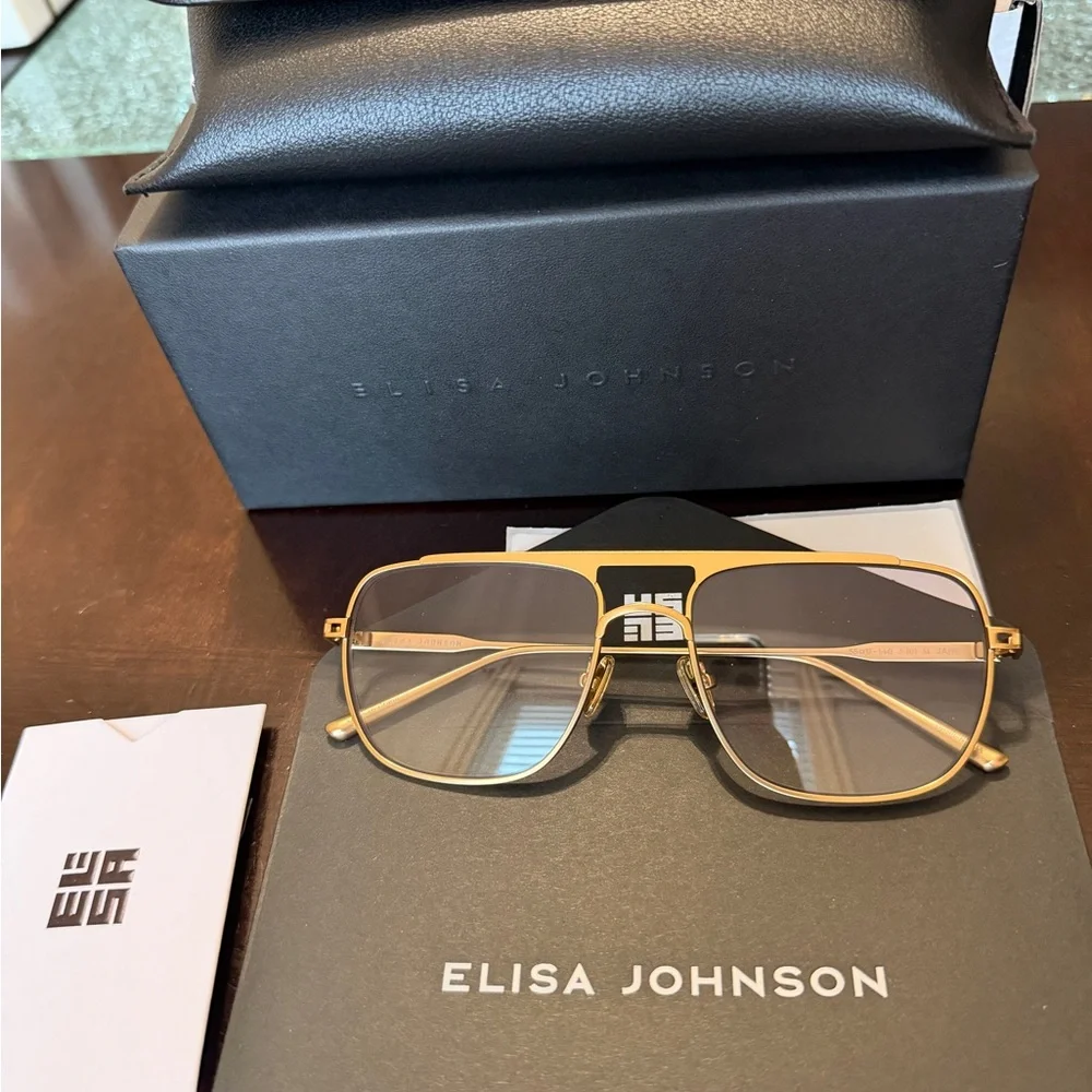 Gold Metal Aviator-Style Women's Sunglasses with Gradient Lenses